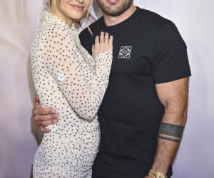 Karolina Pisarek-Salla, Roger Salla