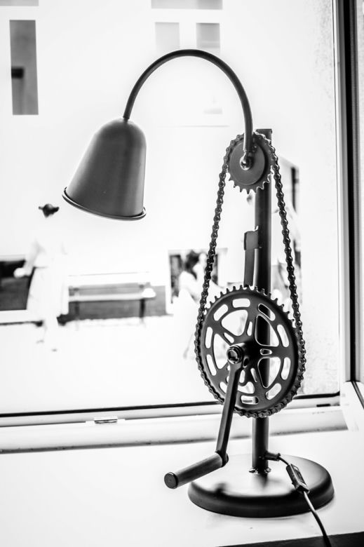 Lampa stołowa w stylu industrialnym