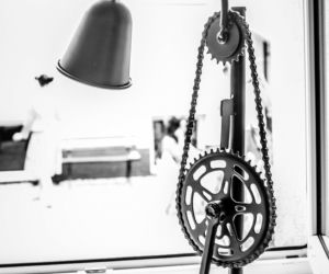 Lampa stołowa w stylu industrialnym