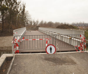 Nowa kładka dla pieszych i rowerzystów w parku Klecińskim