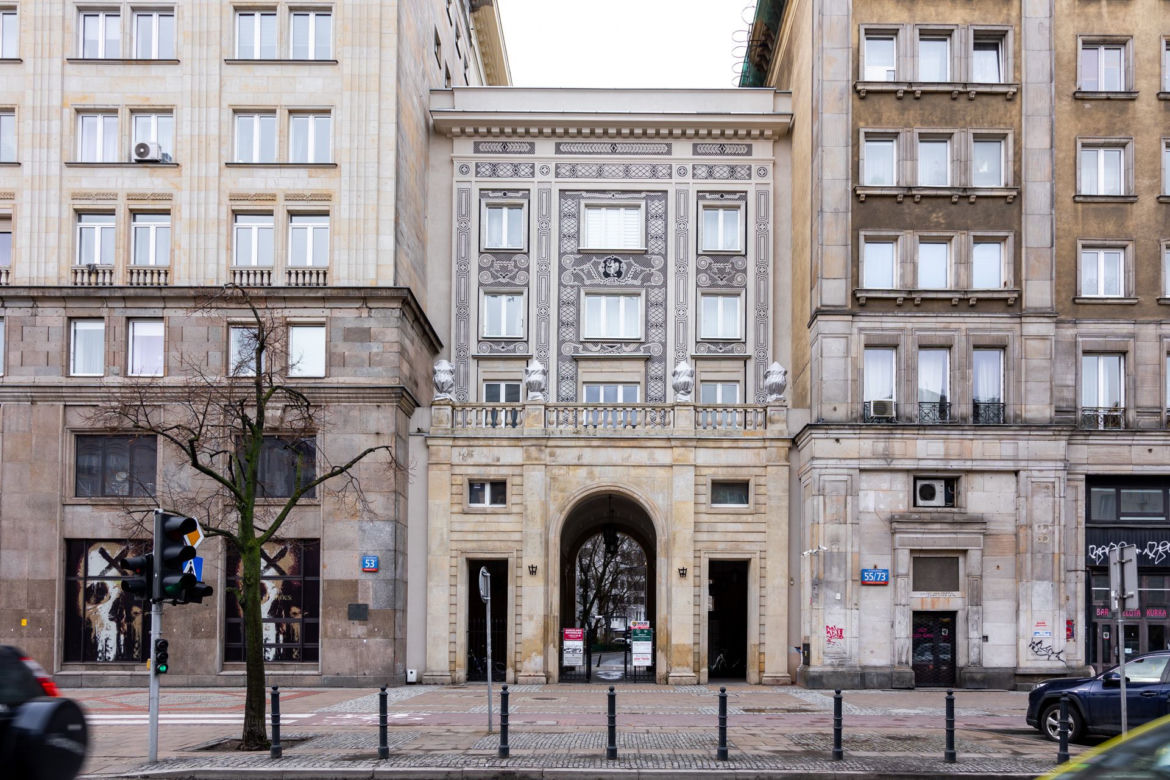 Nowe życie sgraffito. Zobacz odrestaurowane cztery warszawskie sgraffiti 
