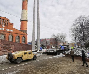 Katowice: Do kopalni Wujek wjechał czołg. To nowy eksponat muzealny [ZDJĘCIA]