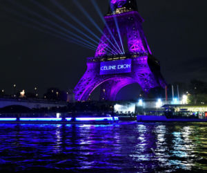 Wieża Eiffla rozbłysła na powrót Celine Dion