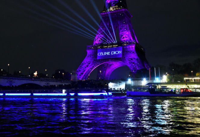 Wieża Eiffla rozbłysła na powrót Celine Dion