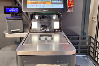 Tak Polacy oszukują na kasach samoobsługowych. Kasjerka zdradziła sposoby klientów