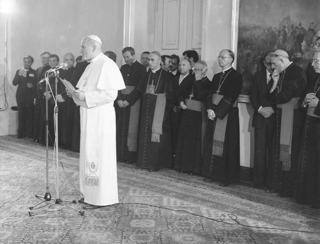 Towarzysze mamy problem !  Miał powiedzieć Edward Gierek, gdy Polak został papieżem