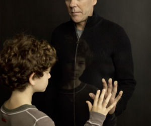 Touch. Jake (David Mazouz), Martin (Kiefer Sutherland)