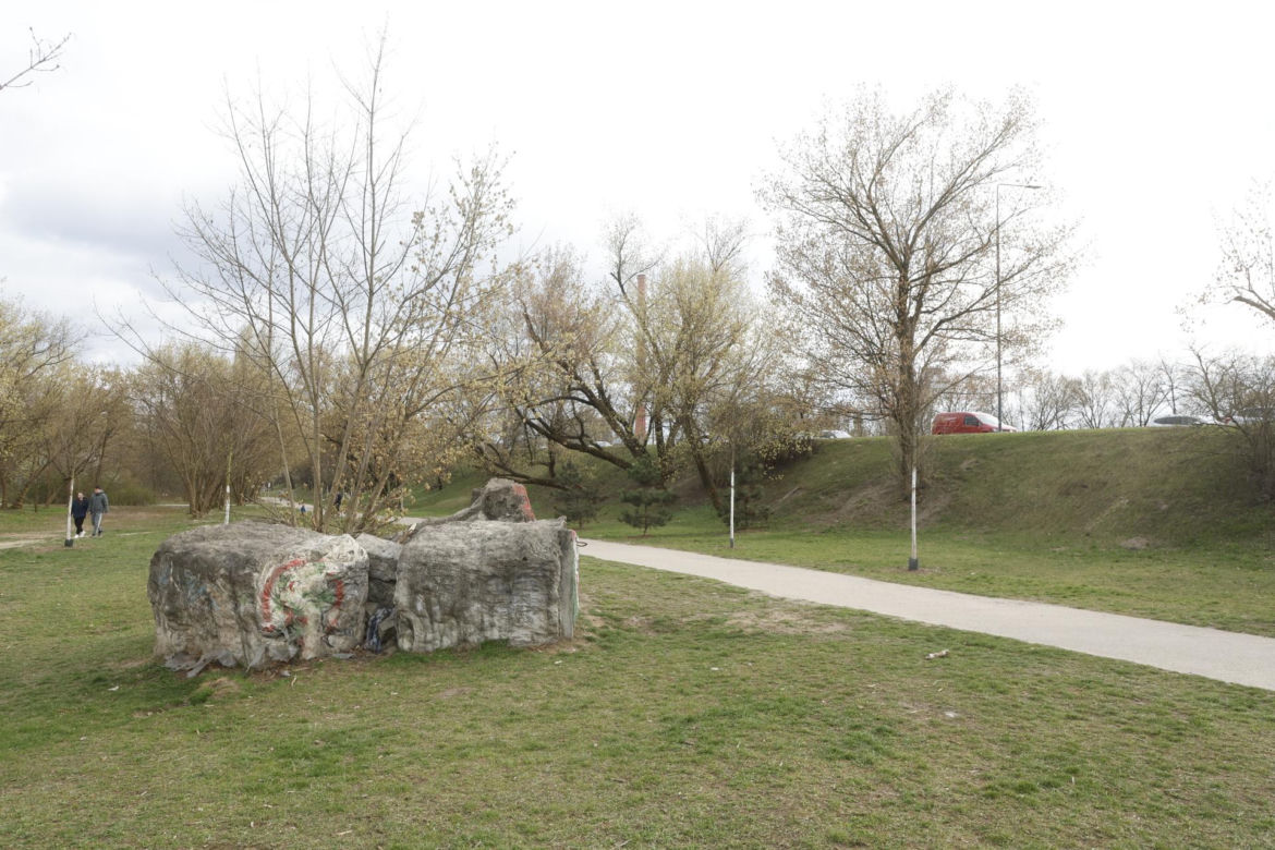 W Warszawie powstaje drugie "lapidarium". Miasto nie usunie betonowych odpadów. "To artefakty"