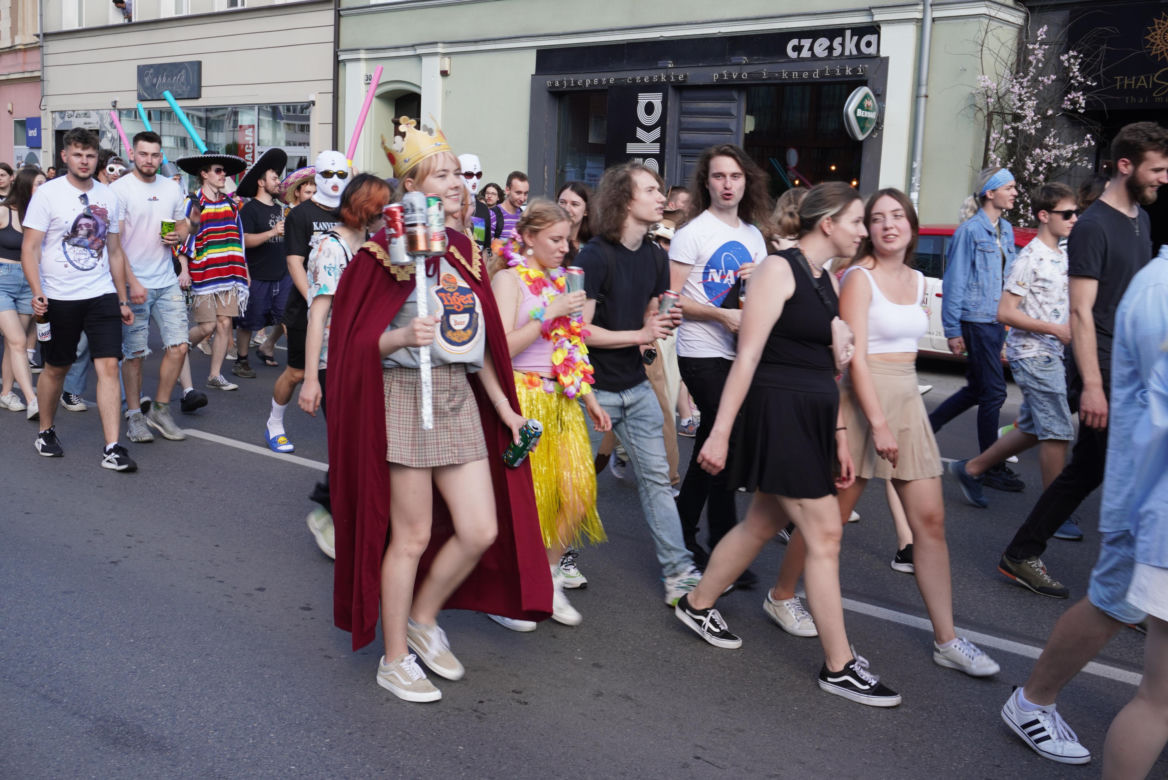 Igry 2024. Barwny korowód studentów przeszedł ulicami Gliwic