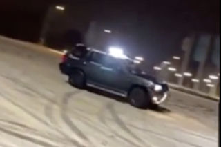 Drift na śniegu. Przesadził i skończył w rowie, wszystko się nagrało! - WIDEO