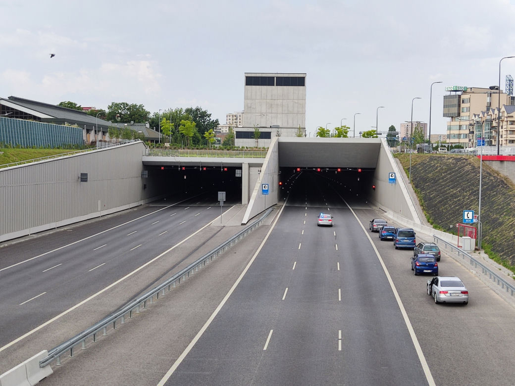 Strażacy zamknęli tunel Południowej Obwodnicy Warszawy. "Trwa sprawdzanie obiektu"