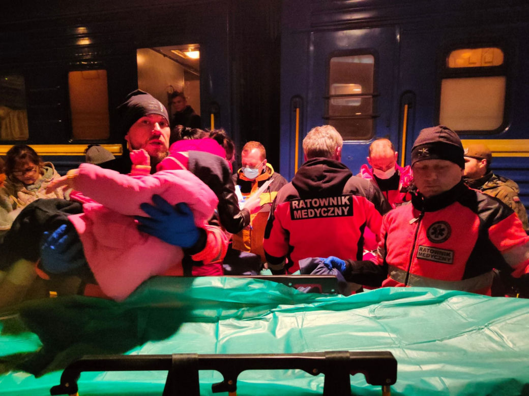 Ratownicy Ewakuowali niepełnosprawne dzieci z ukraińskiego sierocińca