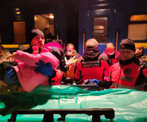 Ratownicy Ewakuowali niepełnosprawne dzieci z ukraińskiego sierocińca
