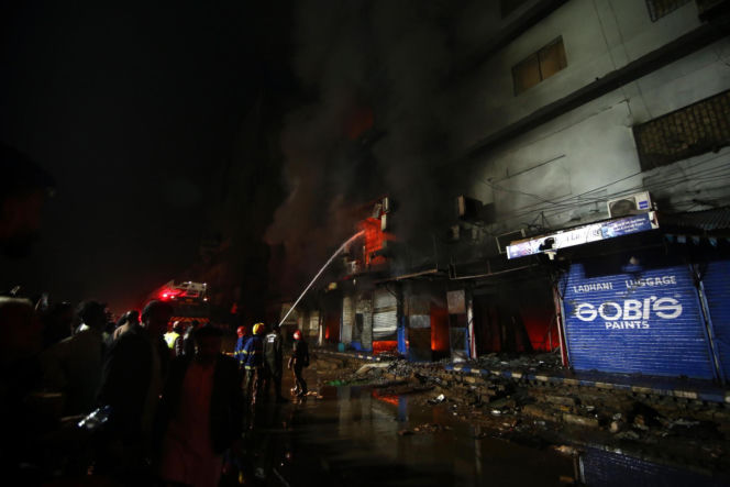 Pakistan/ Co najmniej 11 ofiar śmiertelnych pożaru w centrum handlowym w Karaczi