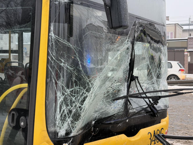 Wypadek autobusu miejskiego w Markach. Są ranni
