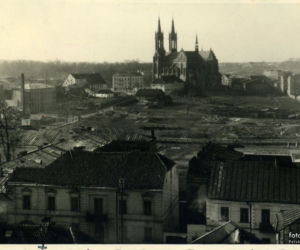 Bazylika archikatedralna Wniebowzięcia Najświętszej Maryi Panny, widok z ulicy Piłsudskiego