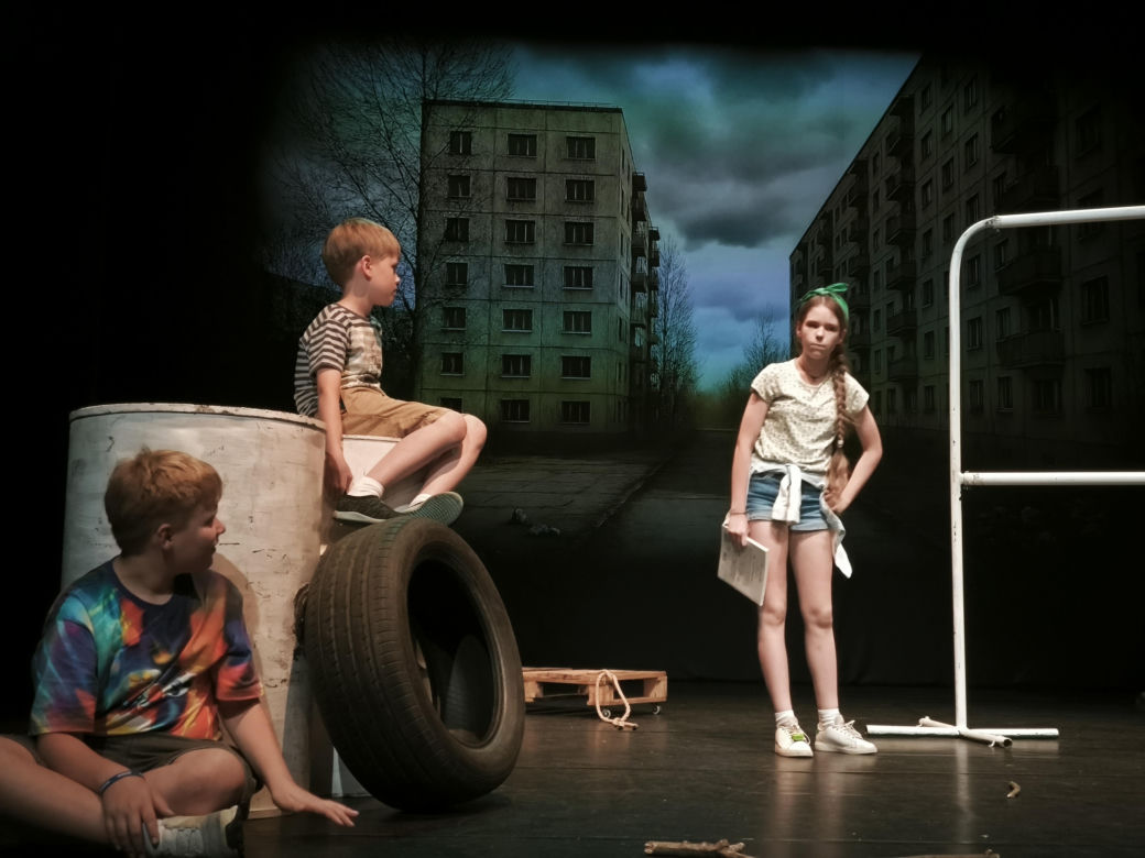 Spektakl na zakończenie warsztatów teatralnych w Teatrze Miejskim w Lesznie 