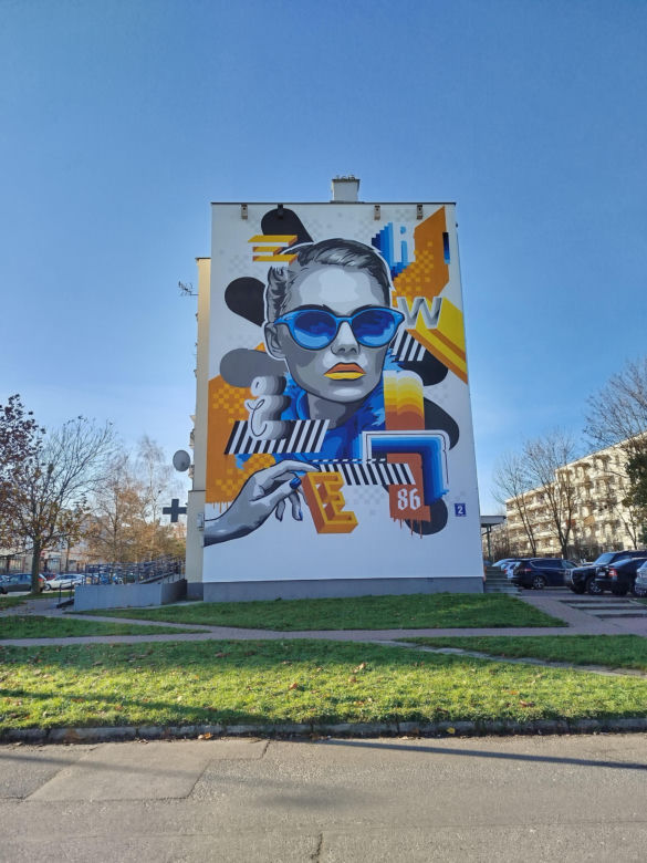 Nowy mural z kobiecą postacią na ścianie bloku przy ulicy Kaszubskiej 2 w Siedlcach. Zobacz zdjęcia!