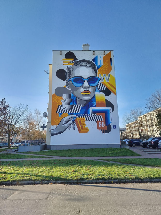 Nowy mural z kobiecą postacią na ścianie bloku przy ulicy Kaszubskiej 2 w Siedlcach. Zobacz zdjęcia!