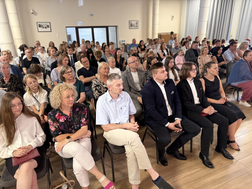 Młode talenty ze Starachowic nagrodzone. Prezydent Marek Materek wręczył stypendia za wybitne wyniki