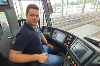 Nowe tramwaje przypłynęły do Warszawy. Byliśmy w środku [WIDEO, ZDJĘCIA]