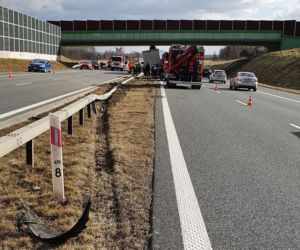 Wystrzał opony w ciężarówce na A4