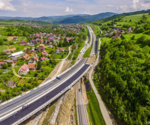 Coraz więcej asfaltu na zakopiance. Zdjęcia lotnicze robią piorunujące wrażenie!