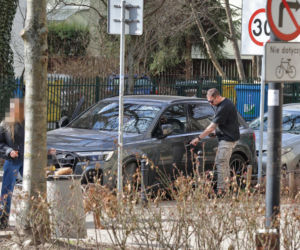 Tomasz Karolak parkuje jak król na włościach