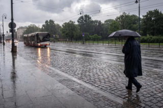 Chłodny i deszczowy piątek. Kiedy nadejdzie poprawa pogody?