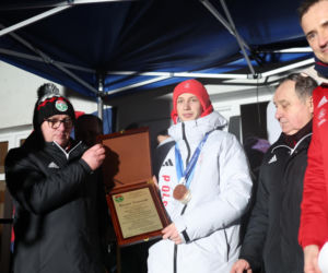 Kacper Tomasiak powitany po IO w rodzinnych stronach