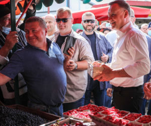 Andrzej Duda w Dąbrowie Górniczej odwiedził miejskie targowisko