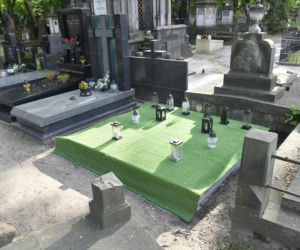 Zburzyli grób Piotra Woźniaka Staraka