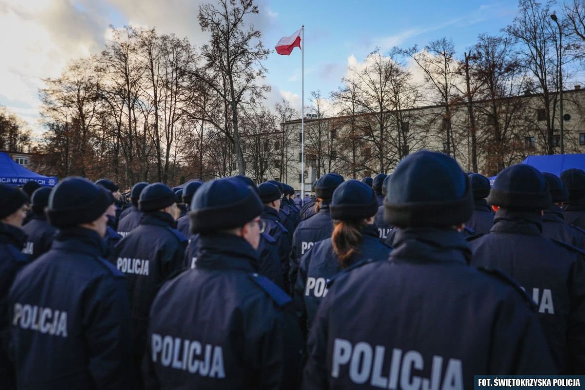 Nowi policjanci w świętokrzyskim garnizonie. W szeregi wstąpiło 58 funkcjonariuszy 