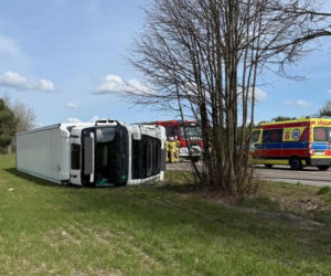 Wypadek ciężarówki w miejscowości Nowa Wróblina