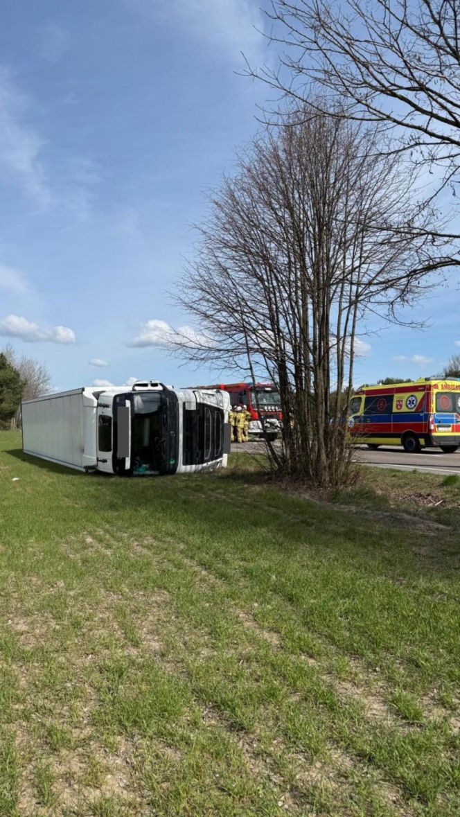 Wypadek ciężarówki w miejscowości Nowa Wróblina