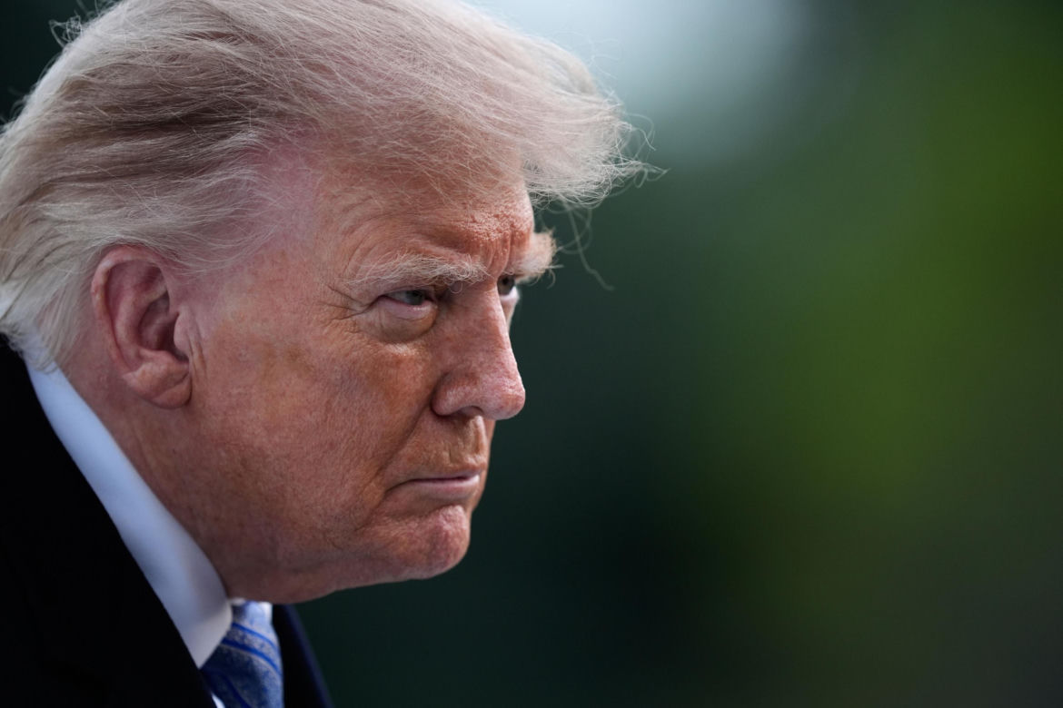 Przywódca Chin przyleciał do USA. Też przeszedł po czerwonym dywanie