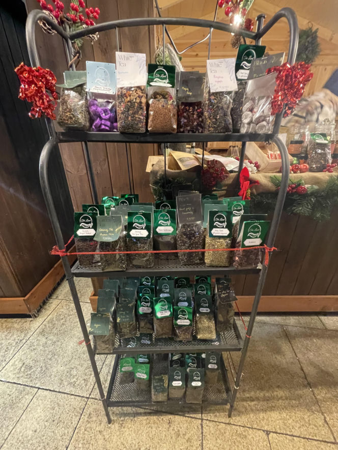 Pokémony, różowe gofry i zaskakujące różnice w cenach. Porównaliśmy łódzkie jarmarki