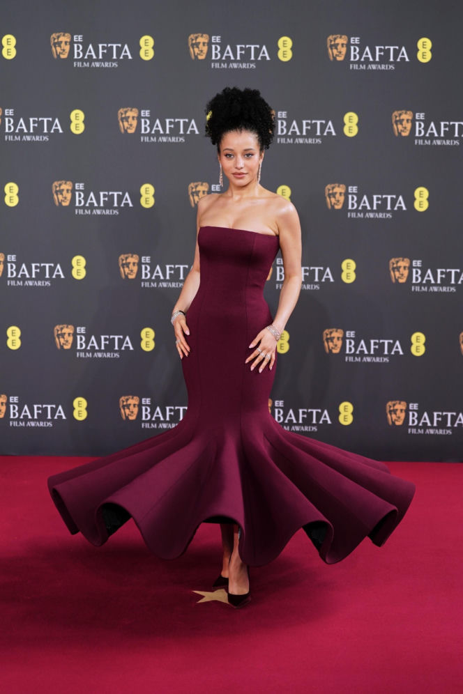 Gwiazdy przebrane za abażury na Bafta. Kto się popisał najlepszą kreacją?