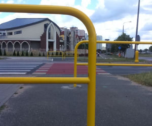 Absurdalny pomysł w Toruniu. Te barierki mają poprawić bezpieczeństwo?!