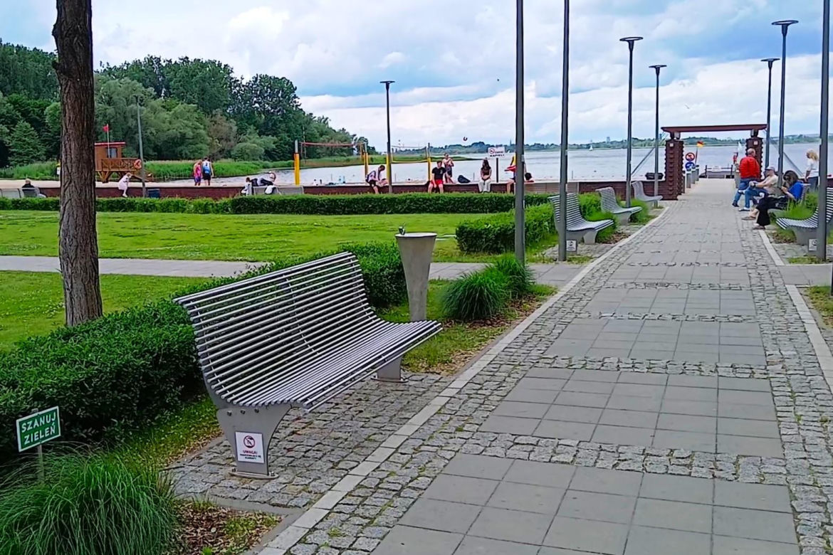 Z ławek na kąpielisku Dąbie śmieje się cała Polska