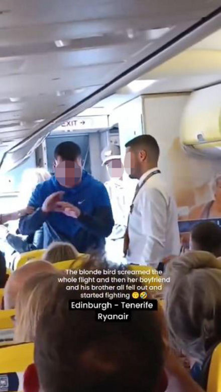 Bijatyka w samolocie! Pijani pasażerowie oszaleli, wszystko się nagrało
