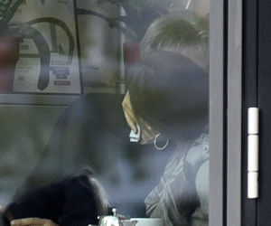 Kinga Rusin i Marek Kujawa całuja się 