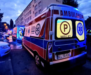 Makabryczny pożar w Pruszkowie. Mieszkanie w bloku płonęło jak zapałka. Nie żyje 17-latek