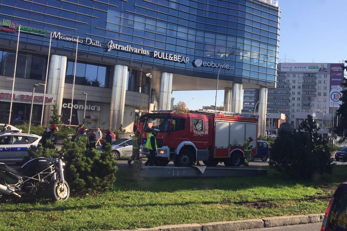 Wypadek motocyklisty przy Galerii Rzeszów