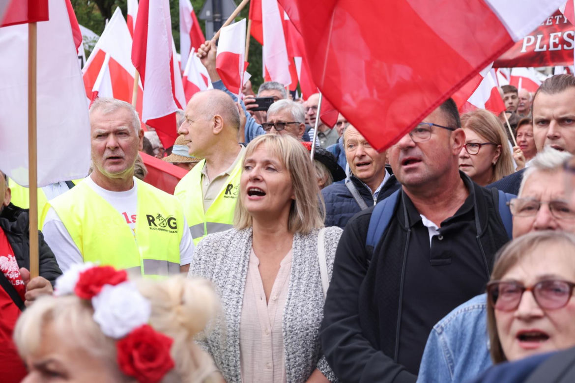 Zwolennicy Karola Nawrockiego pod Sejmem 6.08.2025