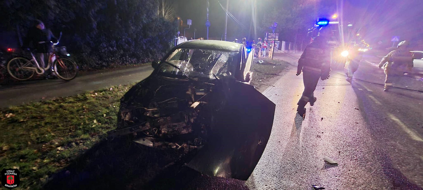 Betonowy słup pękł jak zapałka. Dramatyczny wypadek w Brwinowie, kierowca pijany