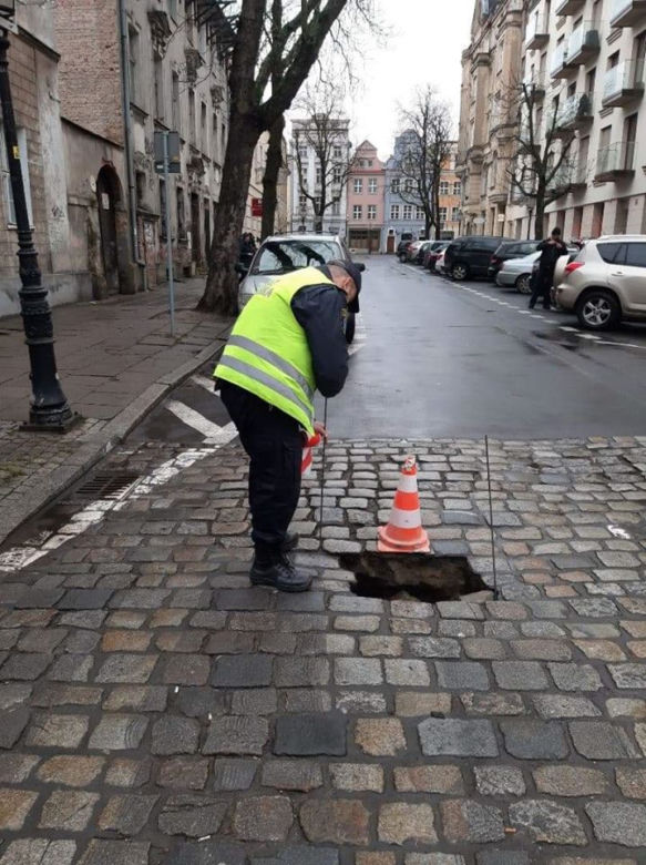 Ogromna DZIURA w centrum Poznania! 