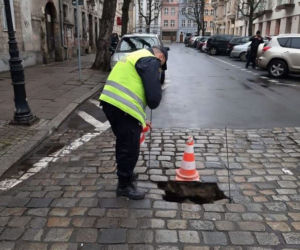 Ogromna DZIURA w centrum Poznania! 
