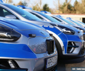 Radiowozy Kia e-Niro dla świętokrzyskich policjantów