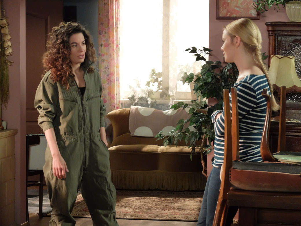 Pierwsza miłość. Paulina (Julia Pogrebińska), Emilka (Anna Ilczuk)